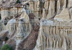 Kula Evleri ve Kula Peri Bacaları