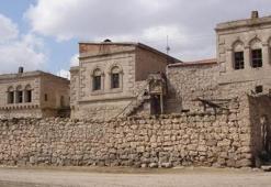 Demirci Taş Yokuşu ve Demirci Evleri