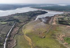 Yağışların azalmasıyla su seviyesinin düşmesiyle tarihi yapıların kalıntıları ortaya çıktı