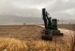 Burdur'da skandal olay: Defineciler DSİ'nin kepçesini çalıp define aradı!