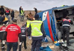 Sivas Zara&#39;da cezaevi nakil aracı devrildi; 9 yaralı