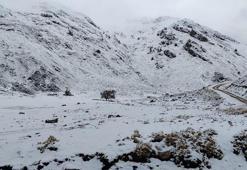 Antalya'da mevsimin ilk karı yağdı! Konyaaltı Sahili'ne 45 dakika uzaklıkta