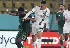 Esenler Erokspor - Sakaryaspor maçında 5 gol vardı