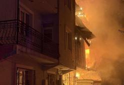 Bursa Yıldırım'da 3 katlı binada başlayıp bitişikteki binaya sıçrayan yangın söndürüldü