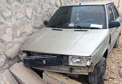 Adıyaman'da istinat duvarına çarpan otomobilin sürücüsü ağır yaralandı, annesi öldü