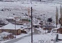 Akdeniz'e lapa lapa kar yağdı! Her yer beyaza büründü