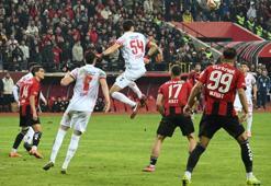 Eskişehirspor, Karşıyaka&#39;yı rahat ge&#231;ti