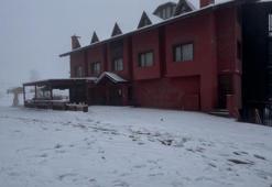 Uludağ'da kar kalınlığı 10 santimetreye ulaştı! Her şey hazır oteller kapalı