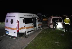 Edirne’de "dur" ihtarına uymadı, kovalamaca sonrası yakalandı! Araçtan 20 göçmen çıktı