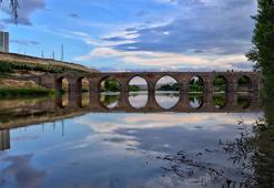 On Gözlü Köprü (Dicle Köprüsü)