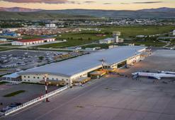 Pist kapalı kaldı, yolcu sayısı zirveden dibe düştü