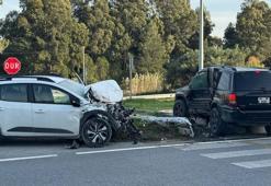 Aydın Söke'de cip ile otomobilin çarpışması sonucu 3 kişi yaralandı