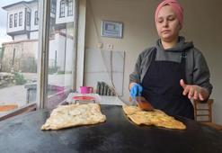 Kütahya'da açtığı işletmede geleneksel yöntemlerle gözlemeyi yaşatmaya çalışıyor