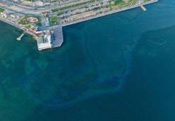 İzmir Körfezi'nde çevre kirliliği! Görüntüler sosyal medyada gündem oldu