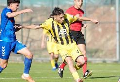 Adana 01 FK, Erbaaspor’u 3 golle yıktı geçti