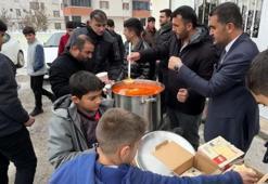 Hakkari Yüksekova’da cuma namazı sonrası cemaate keledoş ikram edildi