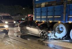 Adana’da lüks otomobil kamyona ok gibi saplandı: 1 ölü, 2 yaralı