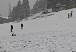 Dünyaca ünlü turizm merkezi Ayder Yaylası beyaza büründü