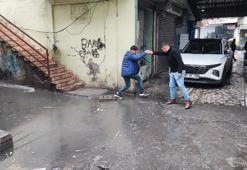 Adana'da esnaf kanalizasyon sorununun bir türlü çözülmemesine tepkili