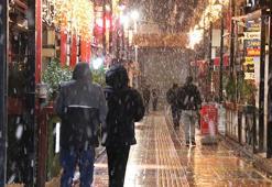 Van'a mevsimin ilk karı düştü! Kısa sürede beyaza büründü