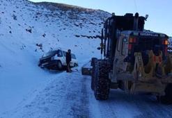Siirt Pervari'de yolcu minibüsü yan yattı