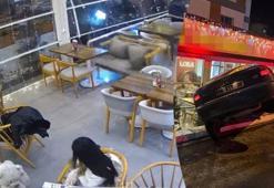 Kayseri'de kontrolden çıkan otomobil kafeteryaya girdi: Saniyelerle kurtuldular