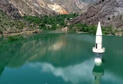 Artvin'de su altındaki tarihi kaleye kanoyla yolculuk