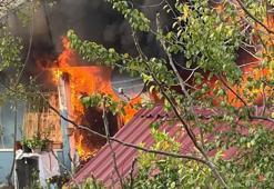 Derince'de çakmağı doldururken hem kendini hem de evi yaktı