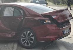 Sakarya'da iki otomobilin çarpışması neticesinde 5 kişi yaralandı