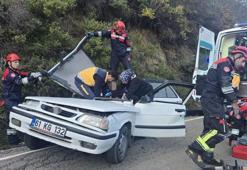 Akçaabat'ta kaya parçası otomobilin üzerine düştü: 5 yaralı