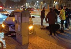 İnegöl'de kontrolü kaybedip trafik levhalarına çarptı: 1 yaralı