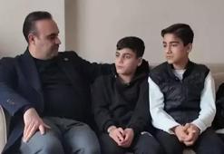 Bakan Kacır'dan buldukları altın dolu çantayı sahibine teslim eden çocuklara ziyaret