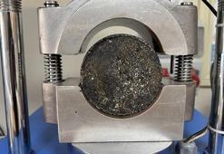 Afyonkarahisar'da bilim insanlarından dünya çapında proje: Cam ve poşet atıklarıyla yaptılar: Yol ömrünü iki katına çıkaracak!