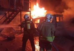 Hatay’da inşaat şantiyesinde yatakhane yangını çıktı