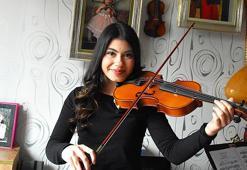 14 yaşındaki Ceren’den büyük başarı! Oyuncak kemanla başladı, dünyaya adını duyurdu