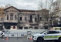 Edremit'te etkili olan yağış asırlık binada hasara neden oldu