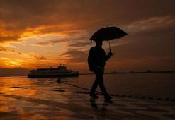 İzmir'de gün batımı nefes kesici görüntüler ortaya çıkardı