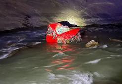 Hakkari'de araç Zap suyuna yuvarlandı; 1 kişi kurtarıldı, kayıp kişiler için çalışma başlatıldı