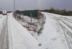 Adana'da dolu yağışı yolları ve tarlaları beyaza bürüdü