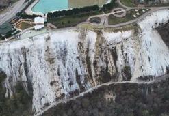 'Bolu'nun Pamukkalesi'nde kış sessizliği: Ormanın yeşiliyle beyaz travertenlerin buluşması