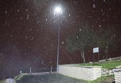 Elazığ Harput’ta kar yağışı başladı