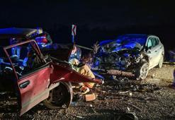 Manisa Demirci’de iki otomobil çarpıştı; 3 ölü, 1 yaralı