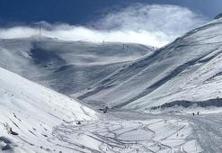Yunanistan’da Vardousia Dağı’nda yürüyüşe çıkan 4 kişi çığ altında ölü bulundu