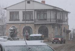 Elazığ'da 4 bin yıllık tarihi Harput beyaza büründü