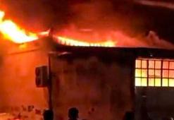 Hatay'da sanayi sitesinde çıkan yangın, 3 iş yerine sıçradı