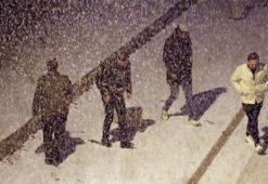 Van kent merkezinde kar yağışı etkili oldu