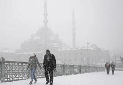 İstanbul'da hava lapa lapa kar topluyor: 10 derece düşecek, AKOM'dan sonra Valilik uyardı