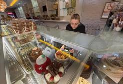 Yılbaşı için hazırlandı! Pastaların içine tam 40 tane altın gizlediler