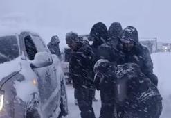 Hakkari’de kar esir aldı! Tipi yolları kapattı, onlarca araç mahsur kaldı
