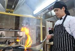 Elazığ'da fabrika gibi okul! Bir yılda tam 19 milyon lira ciro yaptı: Öğrenciler hem okuyor hem de para kazanıyorlar